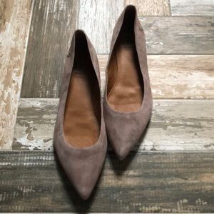NEW~FRYE SUEDE POINTED FLATS~TAUPE~WOMENS SZ 9